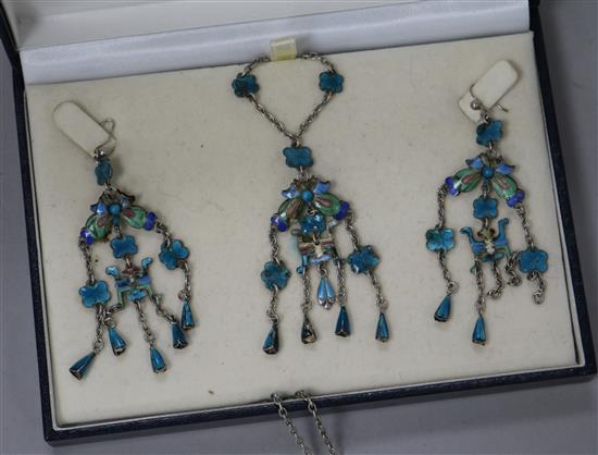 A suite of Chinese silver and enamel jewellery, comprising a necklace and matching earrings, early 20th century